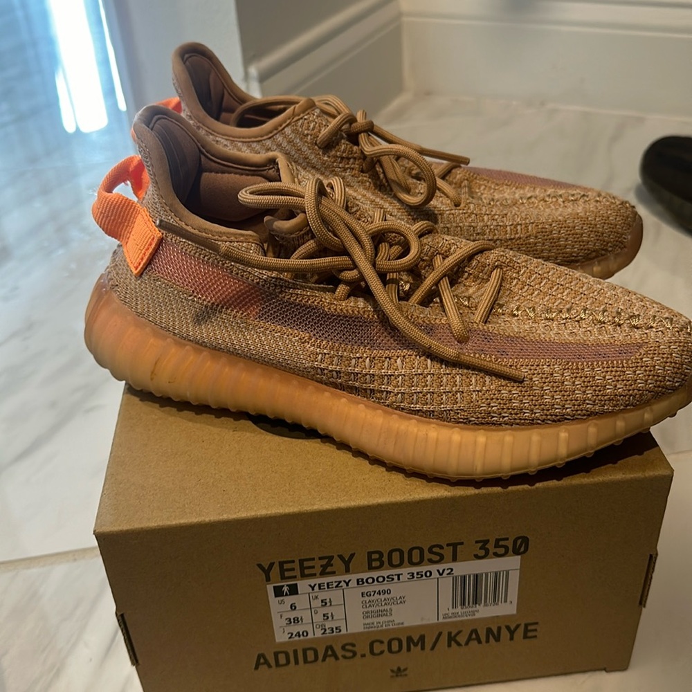 Brand new Yeezys Boost 350 us size 6
